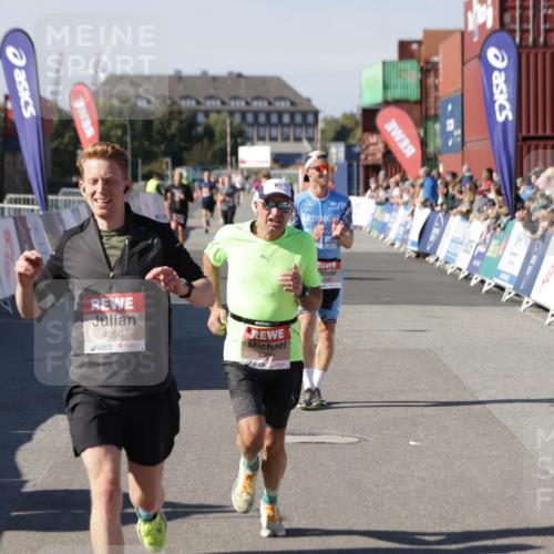 03.10.2025 - Köhlbrandbrückenlauf Jannik Wohlers http://msf.ph/oto/9098289 03.10.2025 12:56:16 Ziel 4028, 4041, 4050, 4078, 4114, 4123, 5957, 6206, 6489, 6495 meine-sportfotos.de