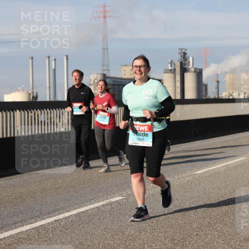 03.10.2025 - Köhlbrandbrückenlauf Lena Gebhardt http://msf.ph/oto/9098291 03.10.2025 10:10:25 Position 2 2924 meine-sportfotos.de