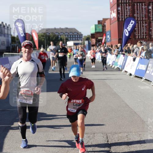 03.10.2025 - Köhlbrandbrückenlauf Jannik Wohlers http://msf.ph/oto/9098311 03.10.2025 13:23:21 Ziel 4339, 4553, 4887, 4911, 5076, 5114, 6277, 6291, 6618, 6619, 6652, 6653 meine-sportfotos.de