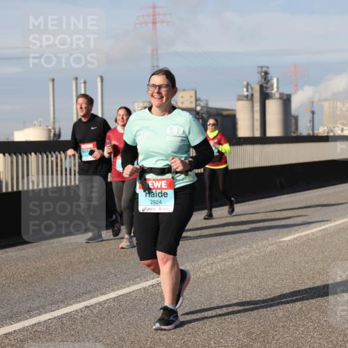 03.10.2025 - Köhlbrandbrückenlauf Lena Gebhardt http://msf.ph/oto/9098316 03.10.2025 10:10:25 Position 2 2924 meine-sportfotos.de
