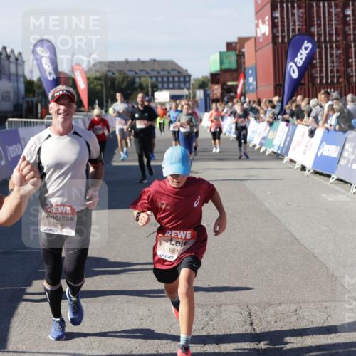 03.10.2025 - Köhlbrandbrückenlauf Jannik Wohlers http://msf.ph/oto/9098321 03.10.2025 13:23:21 Ziel 4339, 4553, 4887, 4911, 5076, 5114, 6277, 6291, 6618, 6619, 6652, 6653 meine-sportfotos.de