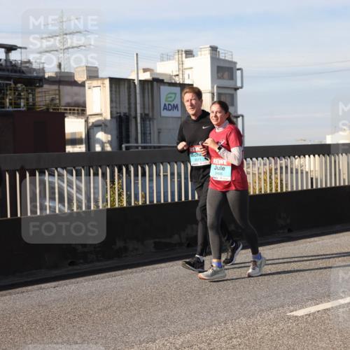 03.10.2025 - Köhlbrandbrückenlauf Lena Gebhardt http://msf.ph/oto/9098328 03.10.2025 10:10:27 Position 2 2511, 2465 meine-sportfotos.de