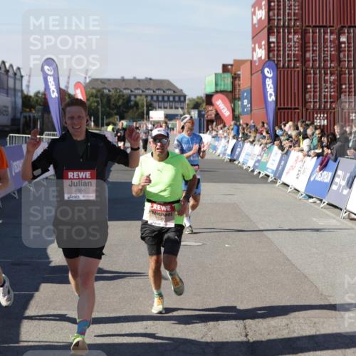 03.10.2025 - Köhlbrandbrückenlauf Jannik Wohlers http://msf.ph/oto/9098334 03.10.2025 12:56:16 Ziel 4028, 4041, 4050, 4078, 4114, 4123, 5957, 6206, 6489, 6495 meine-sportfotos.de