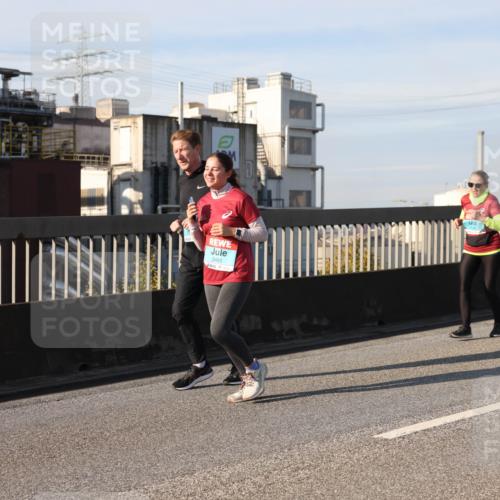 03.10.2025 - Köhlbrandbrückenlauf Lena Gebhardt http://msf.ph/oto/9098340 03.10.2025 10:10:27 Position 2 2465 meine-sportfotos.de