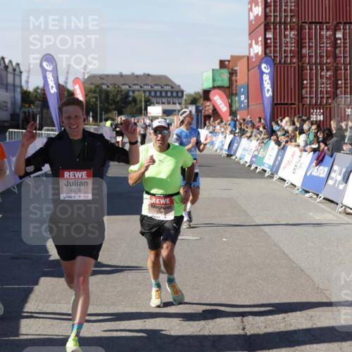 03.10.2025 - Köhlbrandbrückenlauf Jannik Wohlers http://msf.ph/oto/9098341 03.10.2025 12:56:16 Ziel 4028, 4041, 4050, 4078, 4114, 4123, 5957, 6206, 6489, 6495 meine-sportfotos.de