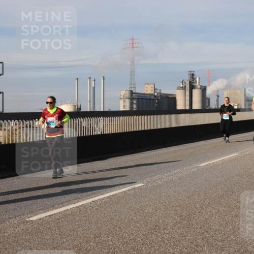 03.10.2025 - Köhlbrandbrückenlauf Lena Gebhardt http://msf.ph/oto/9098353 03.10.2025 10:10:27 Position 2 1800 meine-sportfotos.de