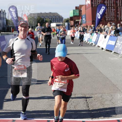 03.10.2025 - Köhlbrandbrückenlauf Jannik Wohlers http://msf.ph/oto/9098355 03.10.2025 13:23:21 Ziel 4339, 4553, 4887, 4911, 5076, 5114, 6277, 6291, 6618, 6619, 6652, 6653 meine-sportfotos.de