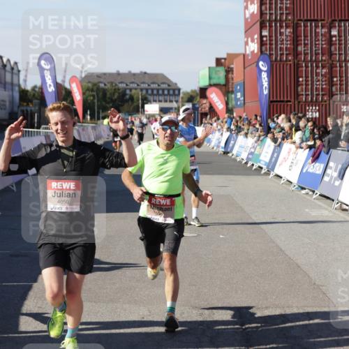 03.10.2025 - Köhlbrandbrückenlauf Jannik Wohlers http://msf.ph/oto/9098359 03.10.2025 12:56:16 Ziel 4028, 4041, 4050, 4078, 4114, 4123, 5957, 6206, 6489, 6495 meine-sportfotos.de