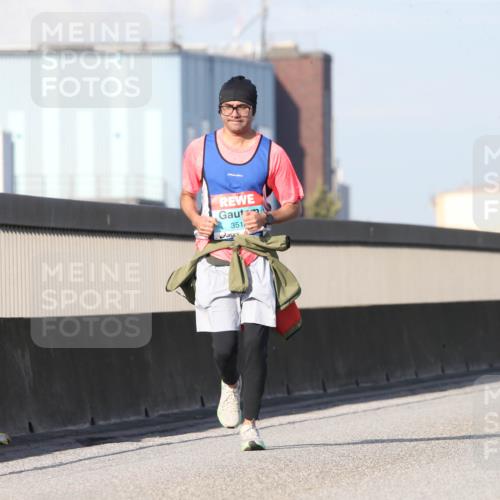 03.10.2025 - Köhlbrandbrückenlauf Jannik Wohlers http://msf.ph/oto/9098360 03.10.2025 10:22:14 Position 3 351 meine-sportfotos.de