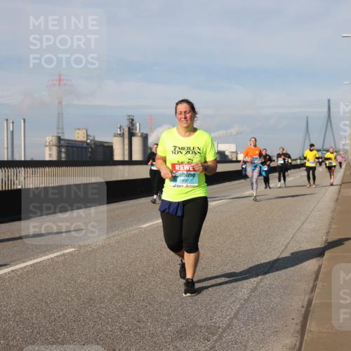 03.10.2025 - Köhlbrandbrückenlauf Lena Gebhardt http://msf.ph/oto/9098363 03.10.2025 10:10:28 Position 2 1800 meine-sportfotos.de