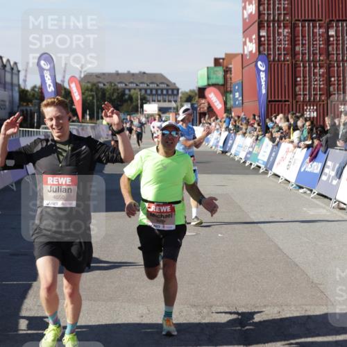 03.10.2025 - Köhlbrandbrückenlauf Jannik Wohlers http://msf.ph/oto/9098367 03.10.2025 12:56:16 Ziel 4028, 4041, 4050, 4078, 4114, 4123, 5957, 6206, 6489, 6495 meine-sportfotos.de