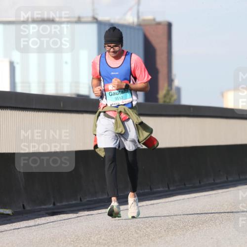 03.10.2025 - Köhlbrandbrückenlauf Jannik Wohlers http://msf.ph/oto/9098369 03.10.2025 10:22:14 Position 3 3512 meine-sportfotos.de
