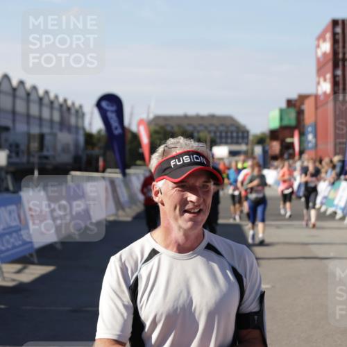 03.10.2025 - Köhlbrandbrückenlauf Jannik Wohlers http://msf.ph/oto/9098372 03.10.2025 13:23:22 Ziel 4339, 4553, 4887, 4911, 5076, 5114, 6277, 6291, 6618, 6619, 6652, 6653 meine-sportfotos.de