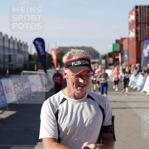 03.10.2025 - Köhlbrandbrückenlauf Jannik Wohlers http://msf.ph/oto/9098388 03.10.2025 13:23:23 Ziel 4339, 4477, 4553, 4887, 4911, 5003, 5114, 6277, 6291, 6618, 6619, 6652, 6653 meine-sportfotos.de
