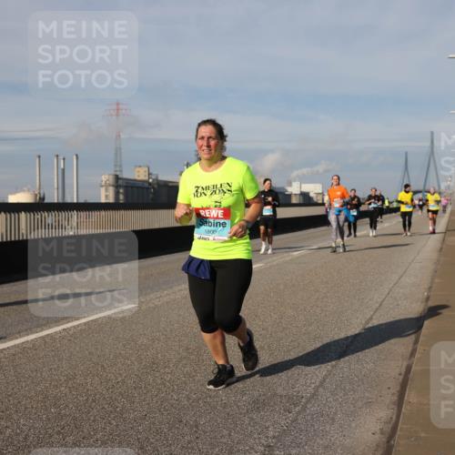 03.10.2025 - Köhlbrandbrückenlauf Lena Gebhardt http://msf.ph/oto/9098393 03.10.2025 10:10:28 Position 2 1800 meine-sportfotos.de