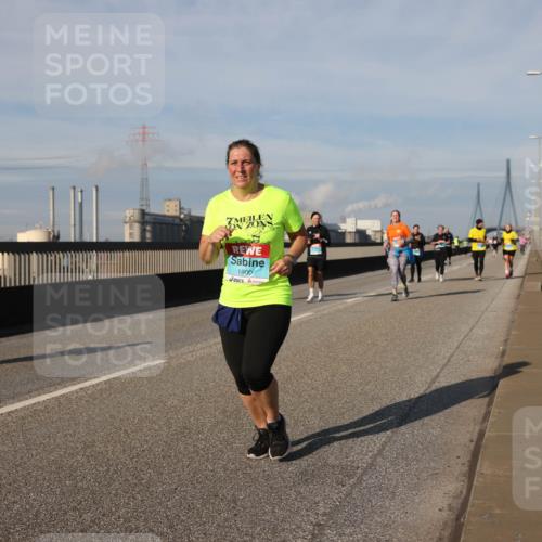 03.10.2025 - Köhlbrandbrückenlauf Lena Gebhardt http://msf.ph/oto/9098405 03.10.2025 10:10:28 Position 2 1800 meine-sportfotos.de