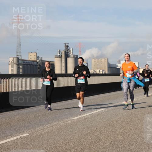 03.10.2025 - Köhlbrandbrückenlauf Lena Gebhardt http://msf.ph/oto/9098428 03.10.2025 10:10:30 Position 2  meine-sportfotos.de