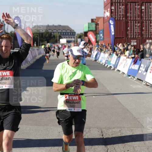 03.10.2025 - Köhlbrandbrückenlauf Jannik Wohlers http://msf.ph/oto/9098442 03.10.2025 12:56:17 Ziel 4028, 4041, 4050, 4078, 4114, 4123, 5957, 6206, 6489, 6495 meine-sportfotos.de