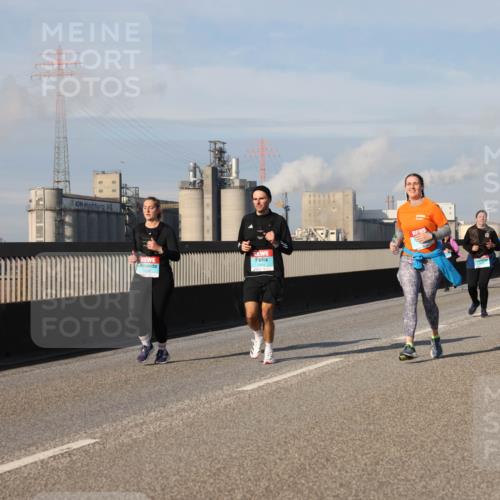 03.10.2025 - Köhlbrandbrückenlauf Lena Gebhardt http://msf.ph/oto/9098443 03.10.2025 10:10:30 Position 2  meine-sportfotos.de