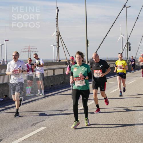 03.10.2025 - Köhlbrandbrückenlauf Michael Burmester http://msf.ph/oto/9098469 03.10.2025 12:44:53 Position 2 5953, 5763, 4346 meine-sportfotos.de