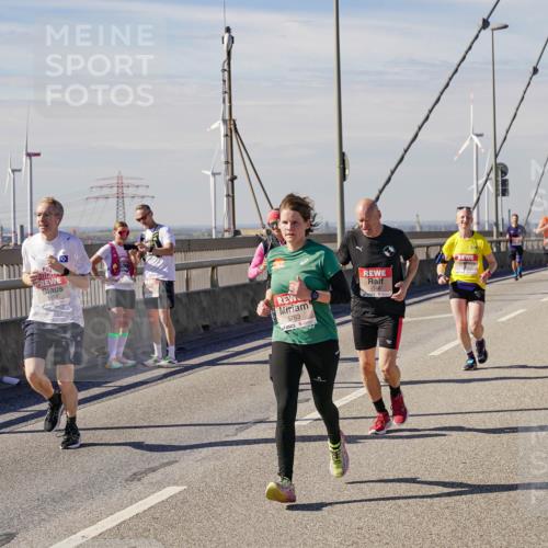 03.10.2025 - Köhlbrandbrückenlauf Michael Burmester http://msf.ph/oto/9098477 03.10.2025 12:44:53 Position 2 5953, 5763, 4346 meine-sportfotos.de