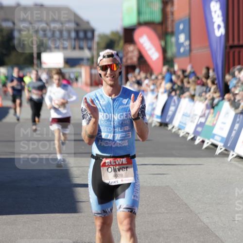 03.10.2025 - Köhlbrandbrückenlauf Jannik Wohlers http://msf.ph/oto/9098485 03.10.2025 12:56:19 Ziel 4028, 4041, 4050, 4078, 4114, 4123, 4166, 4231, 5957, 6206, 6266, 6489, 6495 meine-sportfotos.de