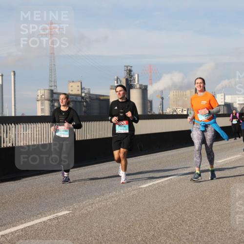 03.10.2025 - Köhlbrandbrückenlauf Lena Gebhardt http://msf.ph/oto/9098488 03.10.2025 10:10:31 Position 2  meine-sportfotos.de