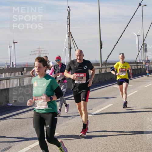 03.10.2025 - Köhlbrandbrückenlauf Michael Burmester http://msf.ph/oto/9098495 03.10.2025 12:44:54 Position 2 5953, 5763, 4346 meine-sportfotos.de