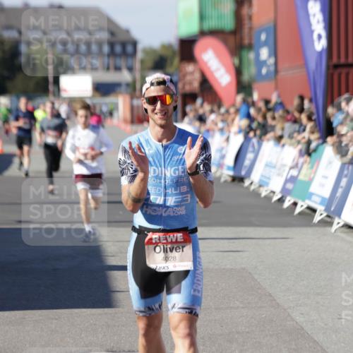 03.10.2025 - Köhlbrandbrückenlauf Jannik Wohlers http://msf.ph/oto/9098496 03.10.2025 12:56:20 Ziel 4028, 4050, 4078, 4114, 4123, 4166, 4231, 5957, 6206, 6266, 6489, 6495 meine-sportfotos.de