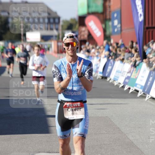 03.10.2025 - Köhlbrandbrückenlauf Jannik Wohlers http://msf.ph/oto/9098508 03.10.2025 12:56:20 Ziel 4028, 4050, 4078, 4114, 4123, 4166, 4231, 5957, 6206, 6266, 6489, 6495 meine-sportfotos.de