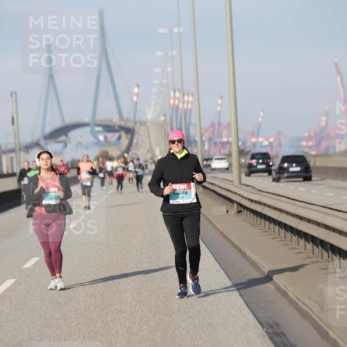 03.10.2025 - Köhlbrandbrückenlauf Jannik Wohlers http://msf.ph/oto/9098522 03.10.2025 10:19:59 Position 3 2394 meine-sportfotos.de