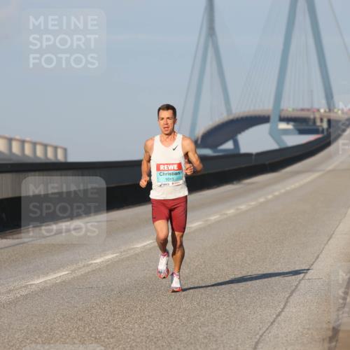 03.10.2025 - Köhlbrandbrückenlauf Lena Gebhardt http://msf.ph/oto/9098531 03.10.2025 09:34:35 Position 2 1013 meine-sportfotos.de