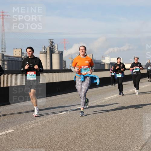 03.10.2025 - Köhlbrandbrückenlauf Lena Gebhardt http://msf.ph/oto/9098535 03.10.2025 10:10:31 Position 2 3565, 2338 meine-sportfotos.de
