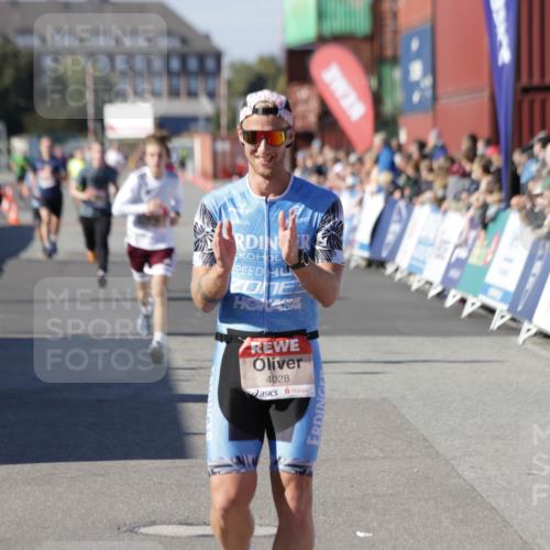 03.10.2025 - Köhlbrandbrückenlauf Jannik Wohlers http://msf.ph/oto/9098545 03.10.2025 12:56:20 Ziel 4028, 4050, 4078, 4114, 4123, 4166, 4231, 5957, 6206, 6266, 6489, 6495 meine-sportfotos.de