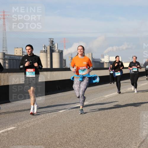 03.10.2025 - Köhlbrandbrückenlauf Lena Gebhardt http://msf.ph/oto/9098546 03.10.2025 10:10:31 Position 2 3566, 3565, 2338 meine-sportfotos.de