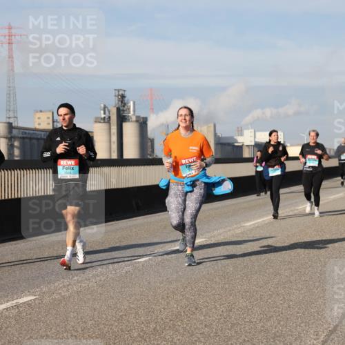 03.10.2025 - Köhlbrandbrückenlauf Lena Gebhardt http://msf.ph/oto/9098556 03.10.2025 10:10:31 Position 2 3566, 3565, 1 meine-sportfotos.de