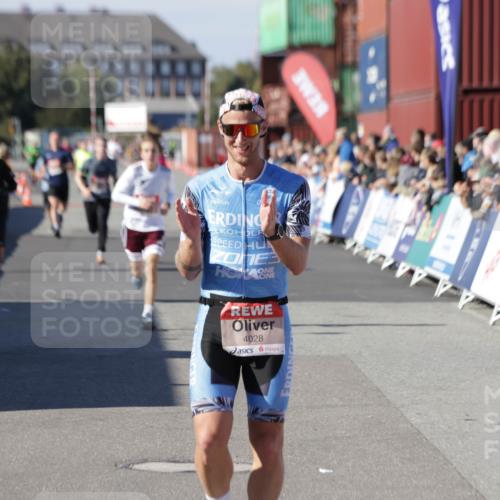 03.10.2025 - Köhlbrandbrückenlauf Jannik Wohlers http://msf.ph/oto/9098557 03.10.2025 12:56:20 Ziel 4028, 4050, 4078, 4114, 4123, 4166, 4231, 5957, 6206, 6266, 6489, 6495 meine-sportfotos.de