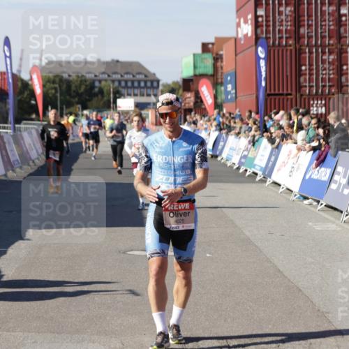 03.10.2025 - Köhlbrandbrückenlauf Jannik Wohlers http://msf.ph/oto/9098604 03.10.2025 12:56:21 Ziel 4028, 4050, 4078, 4114, 4123, 4166, 4231, 5957, 6206, 6266, 6489, 6495 meine-sportfotos.de
