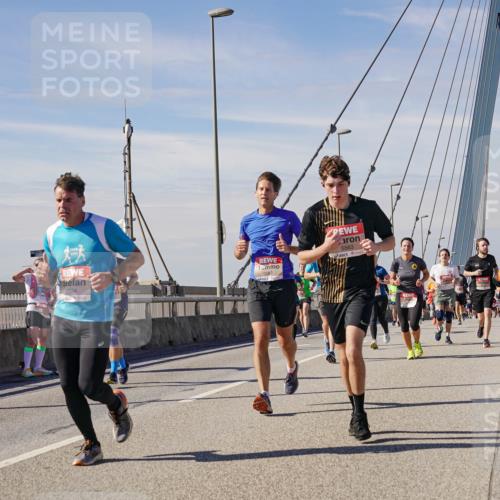 03.10.2025 - Köhlbrandbrückenlauf Michael Burmester http://msf.ph/oto/9098622 03.10.2025 12:45:03 Position 2 6534, 5563 meine-sportfotos.de