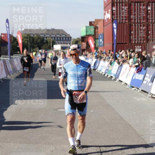 03.10.2025 - Köhlbrandbrückenlauf Jannik Wohlers http://msf.ph/oto/9098637 03.10.2025 12:56:21 Ziel 4028, 4050, 4078, 4114, 4123, 4166, 4231, 5957, 6206, 6266, 6489, 6495 meine-sportfotos.de