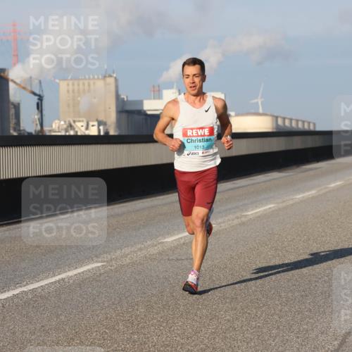 03.10.2025 - Köhlbrandbrückenlauf Lena Gebhardt http://msf.ph/oto/9098645 03.10.2025 09:34:38 Position 2 1013 meine-sportfotos.de