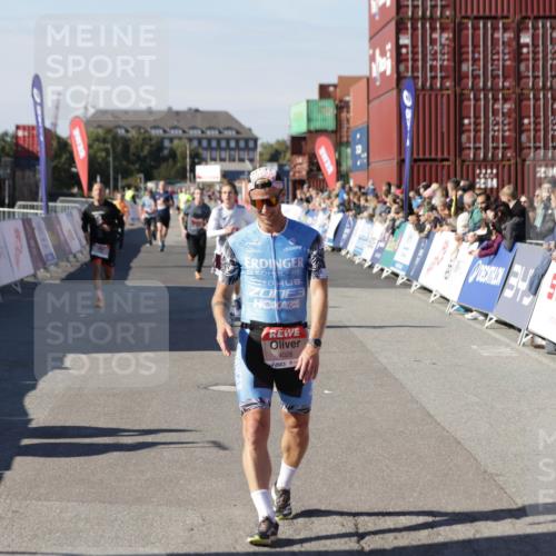 03.10.2025 - Köhlbrandbrückenlauf Jannik Wohlers http://msf.ph/oto/9098647 03.10.2025 12:56:21 Ziel 4028, 4050, 4078, 4114, 4123, 4166, 4231, 5957, 6206, 6266, 6489, 6495 meine-sportfotos.de
