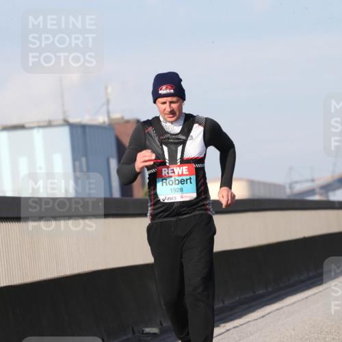 03.10.2025 - Köhlbrandbrückenlauf Jannik Wohlers http://msf.ph/oto/9098663 03.10.2025 10:23:15 Position 3 1928, 25 meine-sportfotos.de