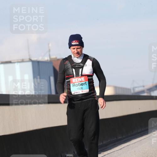 03.10.2025 - Köhlbrandbrückenlauf Jannik Wohlers http://msf.ph/oto/9098665 03.10.2025 10:23:15 Position 3 1928, 250 meine-sportfotos.de