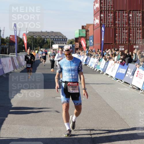 03.10.2025 - Köhlbrandbrückenlauf Jannik Wohlers http://msf.ph/oto/9098672 03.10.2025 12:56:21 Ziel 4028, 4050, 4078, 4114, 4123, 4166, 4231, 5957, 6206, 6266, 6489, 6495 meine-sportfotos.de
