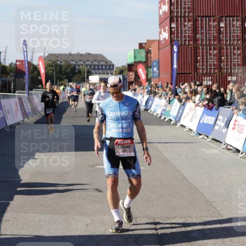 03.10.2025 - Köhlbrandbrückenlauf Jannik Wohlers http://msf.ph/oto/9098683 03.10.2025 12:56:21 Ziel 4028, 4050, 4078, 4114, 4123, 4166, 4231, 5957, 6206, 6266, 6489, 6495 meine-sportfotos.de