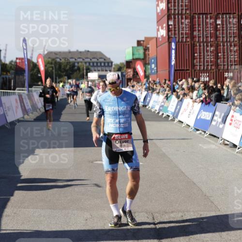 03.10.2025 - Köhlbrandbrückenlauf Jannik Wohlers http://msf.ph/oto/9098692 03.10.2025 12:56:21 Ziel 4028, 4050, 4078, 4114, 4123, 4166, 4231, 5957, 6206, 6266, 6489, 6495 meine-sportfotos.de