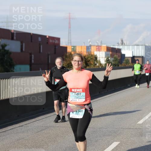 03.10.2025 - Köhlbrandbrückenlauf Jannik Wohlers http://msf.ph/oto/9098707 03.10.2025 10:20:28 Position 3 2347, 2620 meine-sportfotos.de