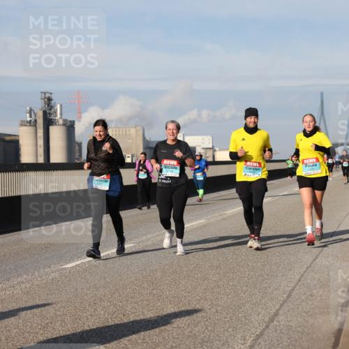 03.10.2025 - Köhlbrandbrückenlauf Lena Gebhardt http://msf.ph/oto/9098714 03.10.2025 10:10:34 Position 2 2041 meine-sportfotos.de