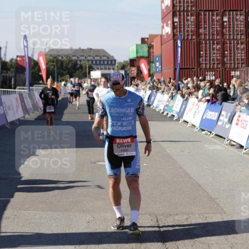 03.10.2025 - Köhlbrandbrückenlauf Jannik Wohlers http://msf.ph/oto/9098729 03.10.2025 12:56:22 Ziel 4028, 4050, 4078, 4114, 4123, 4166, 4231, 5957, 6206, 6266, 6489, 6495 meine-sportfotos.de